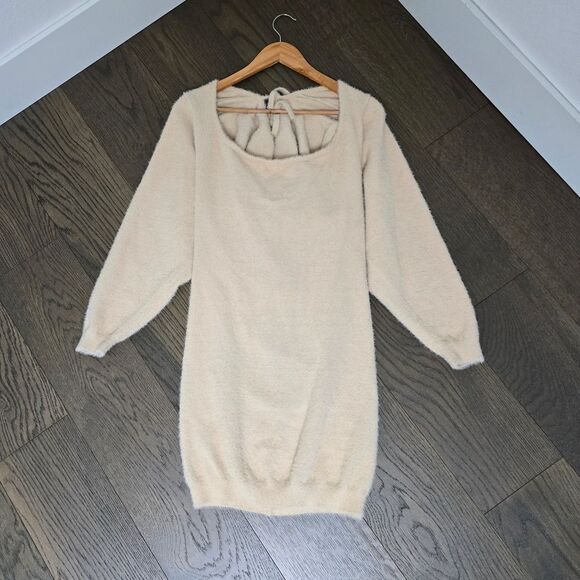 🆕️ Camila Coelho Yesenia Eyelash Puff Sleeve Open Back Mini Sweater Dress Nude - Picture 8 of 13